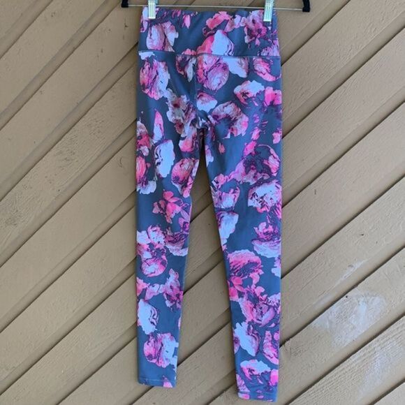 Victoria’s Secret Sport Knockout Grey & Pink Floral Leggings - Picture 3 of 5